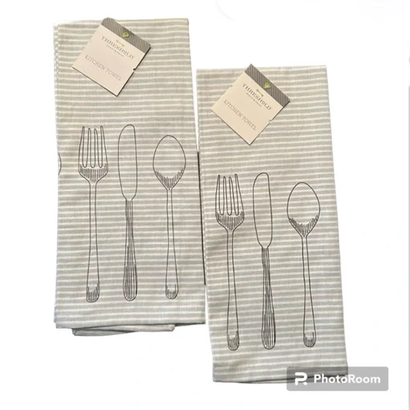 NWT Threshold Kitchen Towels - Picture 1 of 4